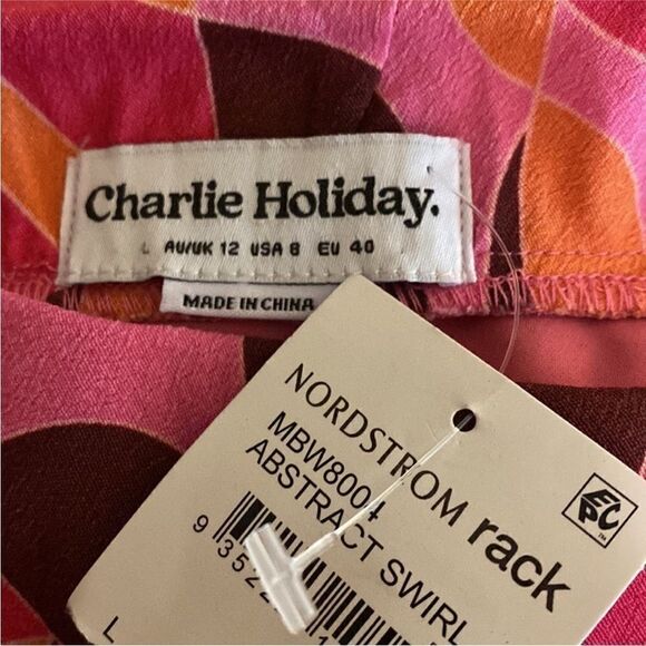 CHARLIE HOLIDAY NWT CATALINA 2 piece TOP AND SKIRT ABSTRACT SWIRL
PINK SIZE 8 - Picture 14 of 14